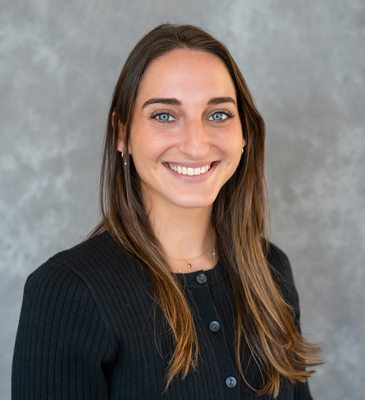 Mia Shoshany Headshot